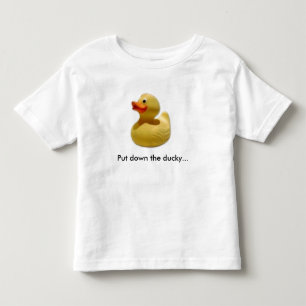 Camiseta De Bebé duckie1, puso el ducky en el suelo…