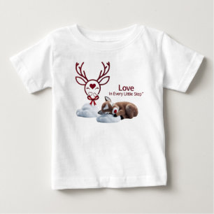 Camiseta De Bebé Dulce Reno Durmiente "Amor en Cada Pequeño Paso"