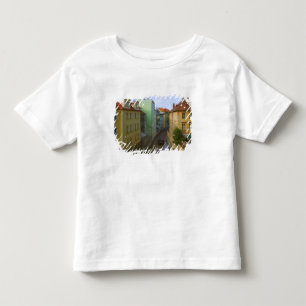 Camiseta De Bebé Edificios históricos con canal, Praga, República