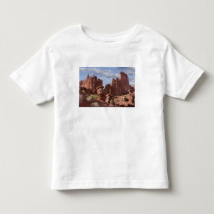 Camiseta De Bebé EE. UU., Utah. Vista de Fisher Towers. Crédito: Do