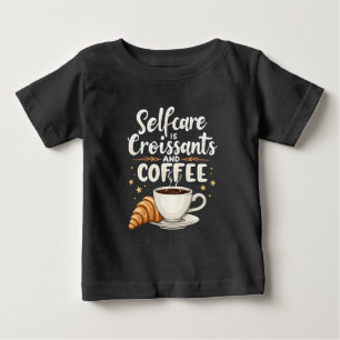 Camiseta De Bebé El autocuidado es croissant y el café Caffeine Pat