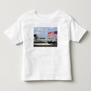 Camiseta De Bebé El C-17 Globemaster III se sienta en el en linea