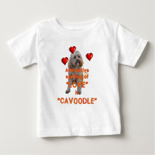 Camiseta De Bebé el deletreo alternativo del AMOR es CAVOODLE