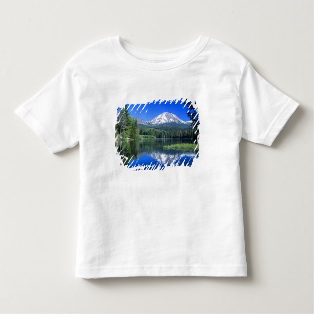 Camiseta De Bebé El monte Lassen se eleva sobre el lago Manzanita (Anverso)