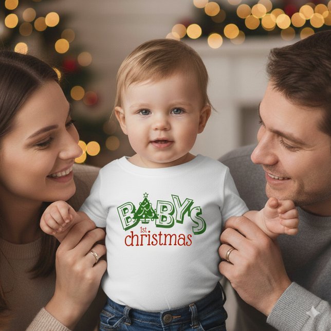 Camiseta De Bebé El primer árbol de Navidad de un bebé juguetón (Baby's First Christmas Baby Shirt Cover Photo)
