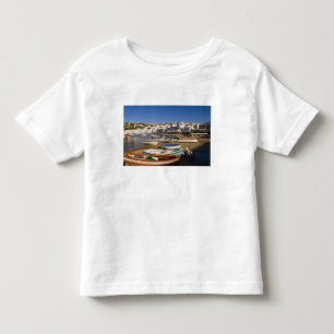 Camiseta De Bebé El pueblo portuario con coloridos barcos pesqueros