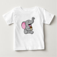 Elefante con helado de chocolate