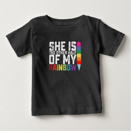 Camiseta De Bebé Ella Es La Otra Mitad De Mi Gay Lesbiana Arcoiris