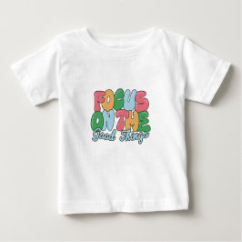 Camiseta De Bebé Enfoque en cosas buenas, afirmación del bebé, arri