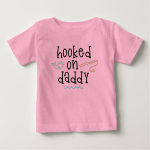 Camiseta De Bebé Enganchado Con Papi Baby T-Shirt