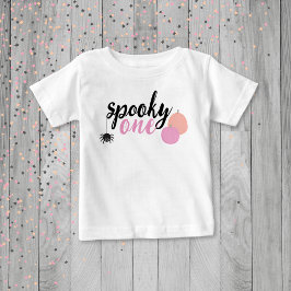 Camiseta De Bebé Espeluznante primer cumpleaños rosado