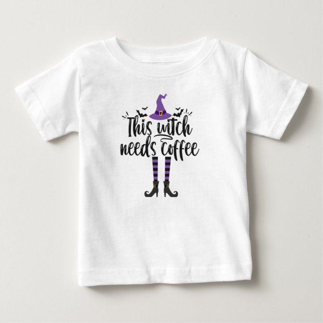 Camiseta De Bebé Esta bruja necesita un café divertido y espeluznan (Anverso)