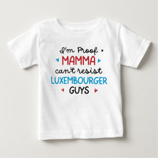 Camiseta De Bebé Estoy demostrando que mi mamá no puede resistirse