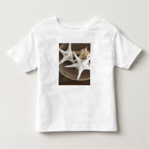 Camiseta De Bebé Estrellas de mar en una cesta