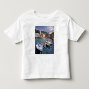Camiseta De Bebé Europa, Italia, Vernazza. Barcos pintados de forma