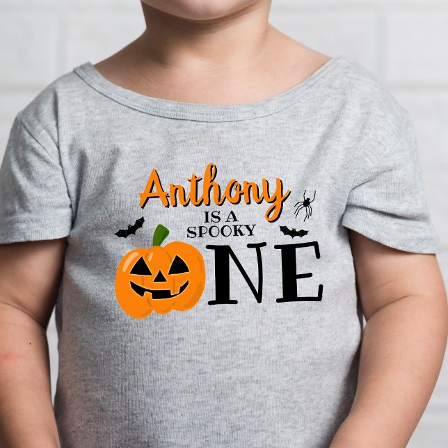 Camiseta De Bebé Famoso primer cumpleaños de Halloween (Subido por el creador)