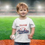 Camiseta De Bebé Fiesta del primer cumpleaños del beisbolista Rooki<br><div class="desc">El diseño de la fiesta de primer cumpleaños del niño con el tema afligido del béisbol "Rookie del año".</div>
