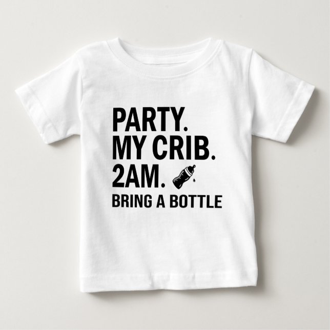 Camiseta De Bebé Fiesta. Mi Cuna. 2 am. Trae Una Botella. Baby Body (Anverso)