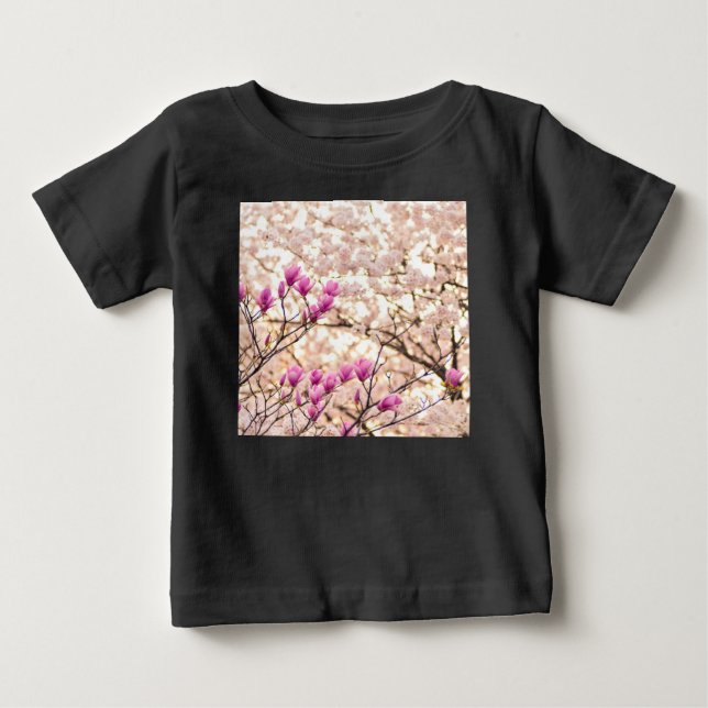 Camiseta De Bebé Flor Primaria de Magnolias Púrpuras y Florecientes (Anverso)