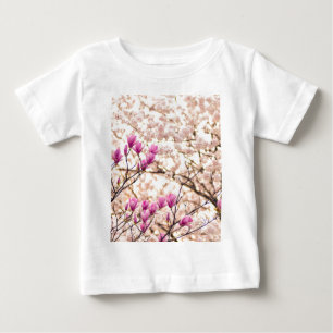 Camiseta De Bebé Flor Primaria de Magnolias Púrpuras y Florecientes
