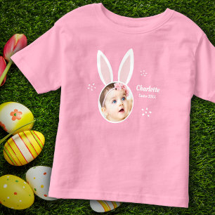 Camiseta De Bebé Foto de una niña pequeña con orejas de conejito y 