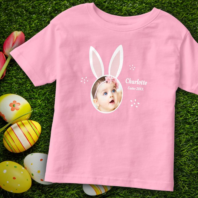 Camiseta De Bebé Foto de una niña pequeña con orejas de conejito y  (Subido por el creador)