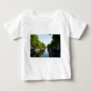 Camiseta De Bebé Foto del pintoresco canal de Amsterdam y casas flo