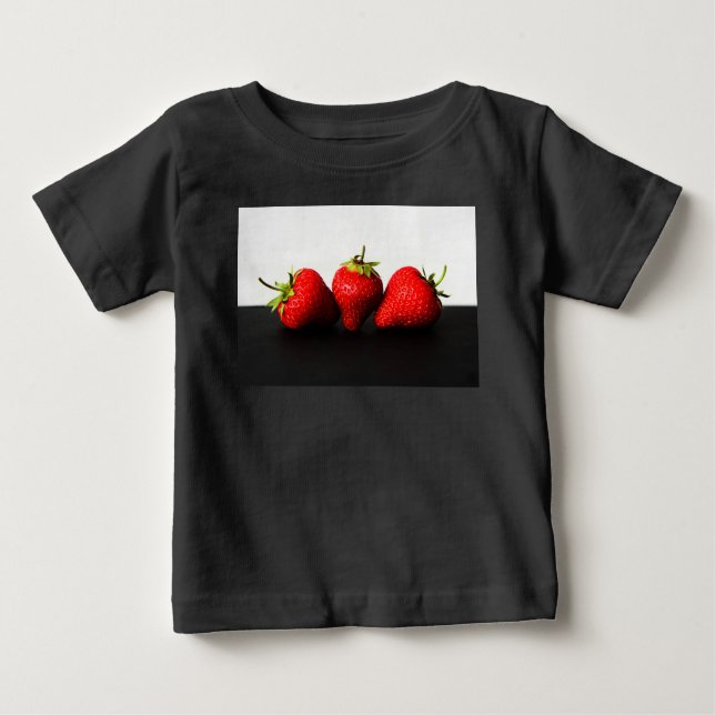 Camiseta De Bebé Fresas En Blanco Sobre El Cicnm Negro (Anverso)