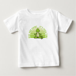 Camiseta De Bebé Funny cute crocodile doing yoga. funny yoga quotes