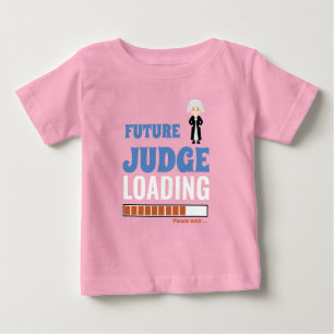 Camiseta De Bebé Futuro Juez Cargando Con Una Graciosidad Rosa Hará