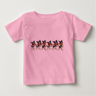 Camiseta De Bebé Gatos que marchan de Louis Wain - enredadera linda