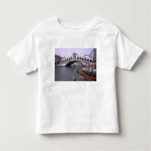Camiseta De Bebé Góndolas y turistas cerca del puente de Rialto