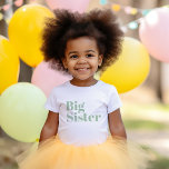 Camiseta De Bebé Gran Hermana | Familia Pareja De Sabios<br><div class="desc">Prendas impresas personalizados personalizadas con el gráfico "Big Sister" en un estilo moderno de diseño. Perfecto para una foto de invitación de embarazo o un regalo para hermanos mayores cuando llega el recién nacido! Utilice las herramientas de diseño para editar los colores o añadir su propio texto y fotos para...</div>