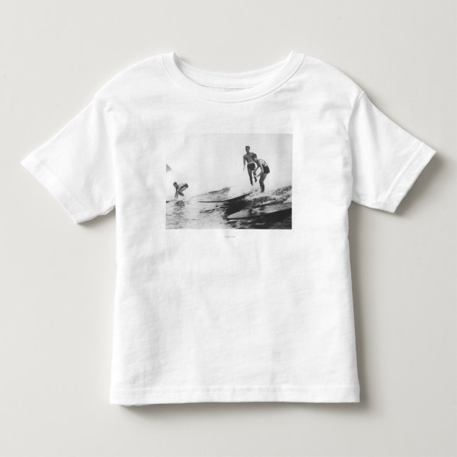 Camiseta De Bebé Grupo de personas que practica surf en el (Anverso)
