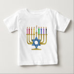 Camiseta De Bebé Hanukkah Candles Rainbow Gold Menorah<br><div class="desc">Está viendo la colección Lee Hiller Designs of Home and Office Decor, Apparel, Gifts and Collectibles. Los diseños incluyen la fotografía Lee Hiller y la colección de arte digital de medios mixtos. Puedes ver su fotografía de la naturaleza en http://HikeOurPlanet.com/ y seguir su blog de senderismo dentro del Parque Nacional...</div>
