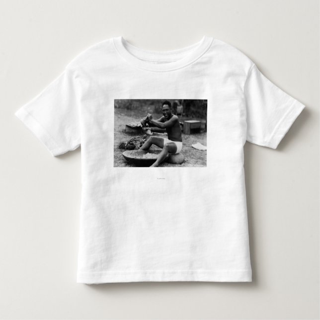 Camiseta De Bebé Hawái - Hombre golpeando Taro para hacer Poi (Anverso)