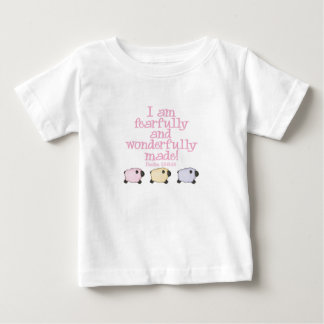 Camiseta De Bebé Hecho temeroso y maravillosamente - rosa