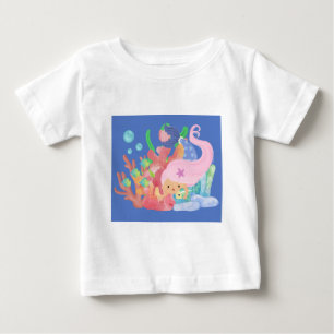 Camiseta De Bebé Hermosa sirena de cabello rosa jugando abrazando a