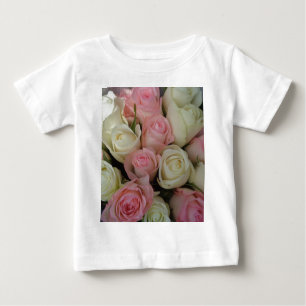 Camiseta De Bebé Hermoso Bouquet de flores de rosas blancas rosas