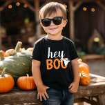 Camiseta De Bebé Hey Boo Naranja Black Funny Halloween Ghost<br><div class="desc">Moderno y lindo "Hey Boo" diseño de camisetas gráficas de Halloween presenta texto con letras naranjas y blancas con un pequeño acento fantasma. Disponible en varios estilos y tamaños para toda la familia.</div>