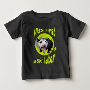 Camiseta De Bebé Hiss First Ask Later Divertido Humor Zarigüeya 