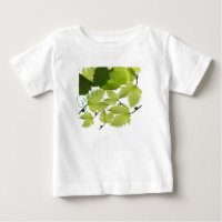Hojas verdes de vid de uva