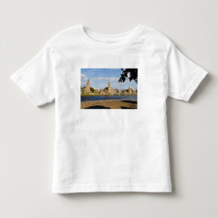 Camiseta De Bebé Horizonte y río del pintoresco pueblo de Inverness