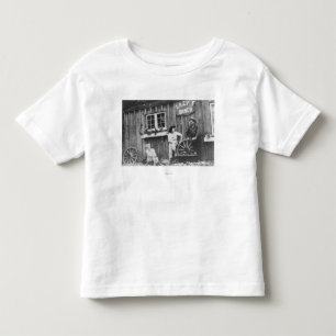 Camiseta De Bebé Huéspedes fuera de un edificio perezoso del ranch