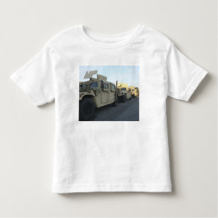 Camiseta De Bebé Humvees sentados en el muelle de Morehead City