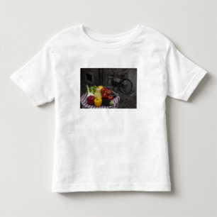 Camiseta De Bebé Italia, provincia de Brescia, Gargnano. Mesa con 2