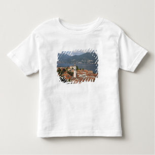 Camiseta De Bebé Italia, Provincia de Como, Menaggio. Vista de la c