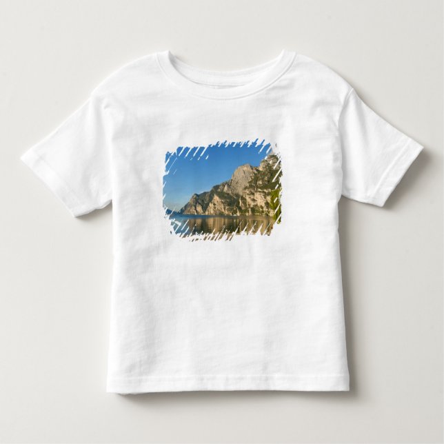 Camiseta De Bebé Italia, Riva del Garda, Lago Garda, Monte (Anverso)