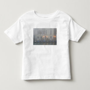 Camiseta De Bebé Italia, Venecia. Una fila de góndolas vistas a tra