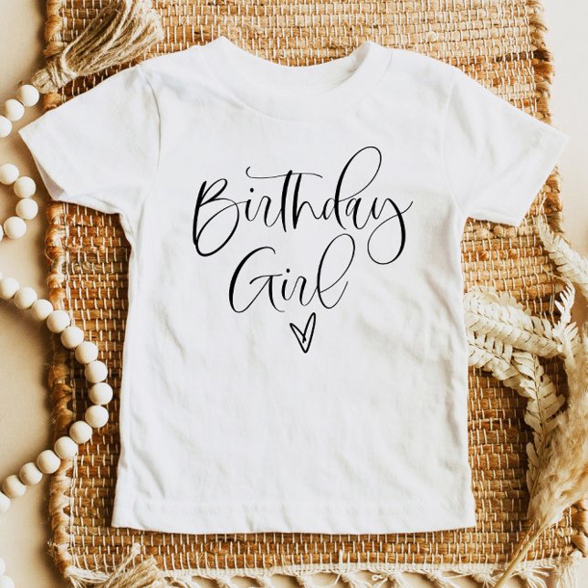 Camiseta De Bebé JOLIE Cute Modern Boho Script Chica de cumpleaños (Subido por el creador)